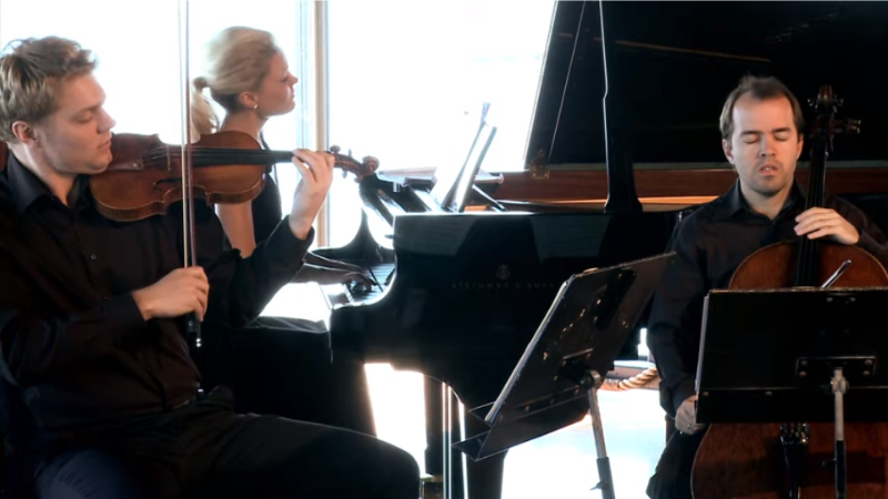 Beethoven og Brahms spilt av David Coucheron, Julie Coucheron and Efe Baltacigil perform at the 2011 Kon-Tiki Chamber Music Festival.